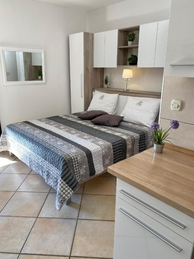 Guest House Renata Пломин Экстерьер фото